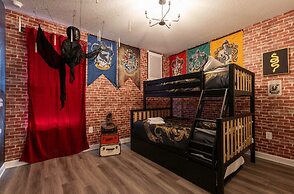 Luxury 6BR Villa w Pool Jacuzzi Fun in Orlando