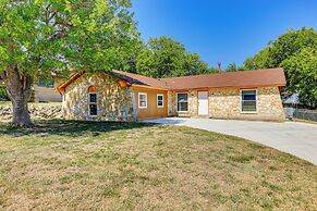 12 Mi to The Alamo: Converse Home w/ Foosball