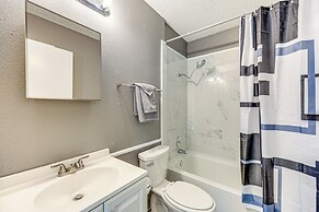 12 Mi to The Alamo: Converse Home w/ Foosball