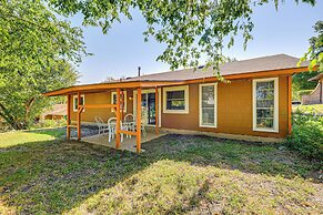 12 Mi to The Alamo: Converse Home w/ Foosball