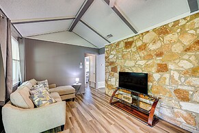 12 Mi to The Alamo: Converse Home w/ Foosball