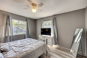 12 Mi to The Alamo: Converse Home w/ Foosball