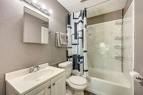 12 Mi to The Alamo: Converse Home w/ Foosball