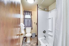 Grill, Dine & Relax Outside: Home in Tyrone!