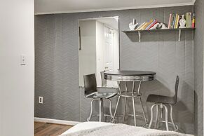 10 Mi to Washington: Wheaton Studio Suite