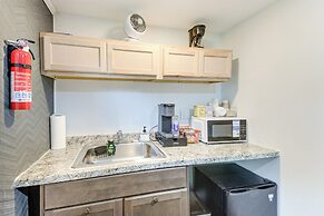 10 Mi to Washington: Wheaton Studio Suite