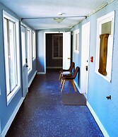 Red 4 Apartment - Experience the Comfort of This Charming