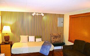 Red 4 Apartment - Experience the Comfort of This Charming