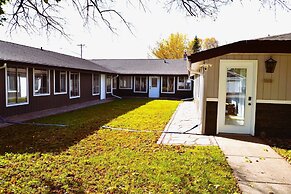 Red 4 Apartment - Experience the Comfort of This Charming