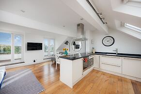 Modern 3 Bed Apartment - Parking