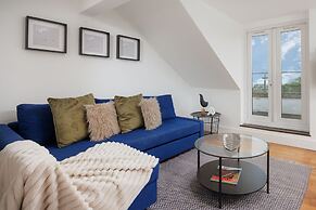 Modern 3 Bed Apartment - Parking