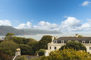 Modern 3 Bed Apartment - Parking