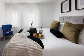 Modern 3 Bed Apartment - Parking