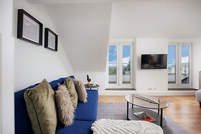 Modern 3 Bed Apartment - Parking