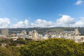 Modern 3 Bed Apartment - Parking