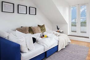 Modern 3 Bed Apartment - Parking