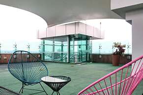 Beautiful and Comfortable Rooftop Suite
