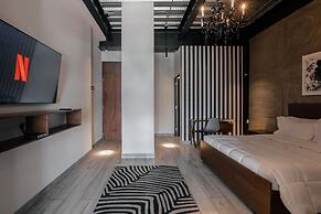 The Striped Loft Modern Elegance in a Centric Location