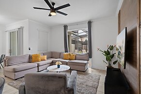 Stunning Home at Storey Lake Close to Disney