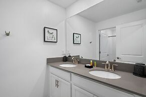 Stunning Home at Storey Lake Close to Disney