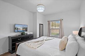 Modern 3 Bed Villa Newly Renovated Prime Location