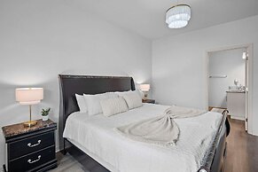 Modern 3 Bed Villa Newly Renovated Prime Location