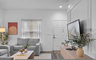 Modern 3 Bed Villa Newly Renovated Prime Location