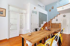 Athenian Getaway Villa by Athenian Homes