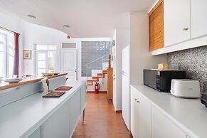 Athenian Getaway Villa by Athenian Homes