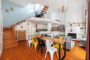 Athenian Getaway Villa by Athenian Homes