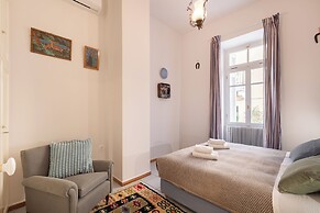 Athenian Getaway Villa by Athenian Homes