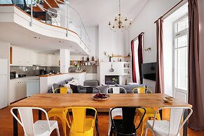 Athenian Getaway Villa by Athenian Homes