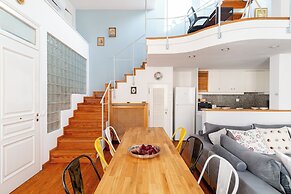 Athenian Getaway Villa by Athenian Homes