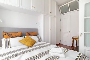 Athenian Getaway Villa by Athenian Homes