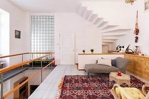 Athenian Getaway Villa by Athenian Homes