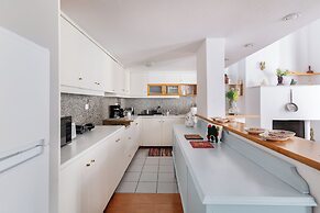 Athenian Getaway Villa by Athenian Homes