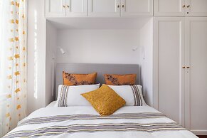 Athenian Getaway Villa by Athenian Homes