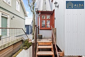 Downtown Baldursbrá Holiday Home