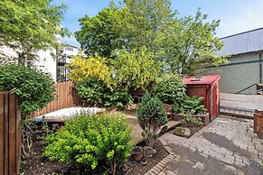 Downtown Baldursbrá Holiday Home