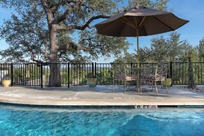 Exceptional Lake Travis Estate w Pool
