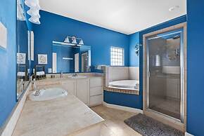 Exceptional Lake Travis Estate w Pool