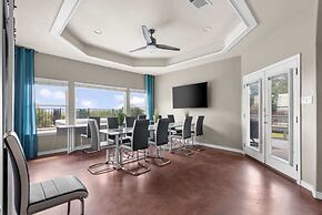 Exceptional Lake Travis Estate w Pool