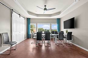 Exceptional Lake Travis Estate w Pool