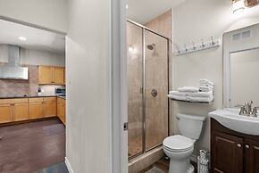 Exceptional Lake Travis Estate w Pool