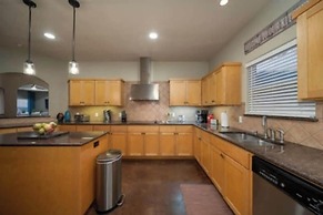 Exceptional Lake Travis Estate w Pool