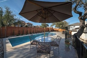 Exceptional Lake Travis Estate w Pool