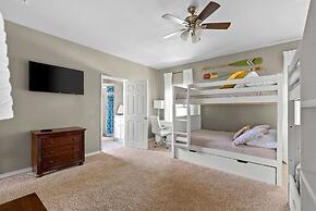 Exceptional Lake Travis Estate w Pool