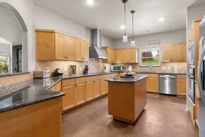 Exceptional Lake Travis Estate w Pool