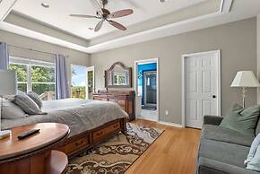 Exceptional Lake Travis Estate w Pool