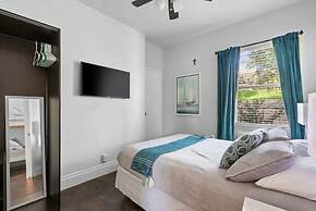 Exceptional Lake Travis Estate w Pool